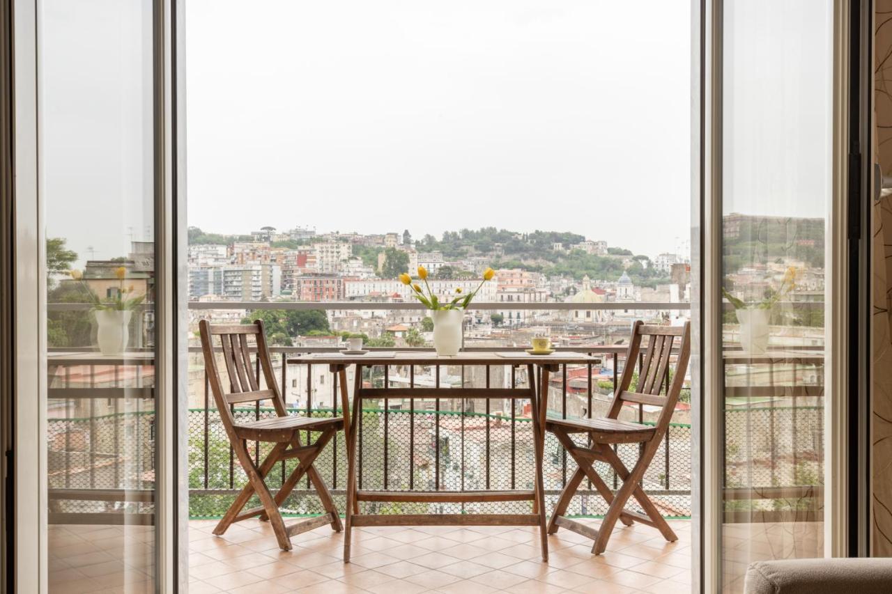 Panoramic Flat Between Materdei And Fontanelle Naples Exterior photo